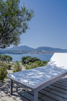 villa in  : Rent this contemporary villa with direct access to the beach, pétanque court, helipad. - Photo 7