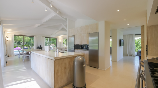 villa in St Tropez : Rent this contemporary villa located just a few minutes from the famous beach 'les Salins' which can accommodate up to 10 guests. - Photo 8