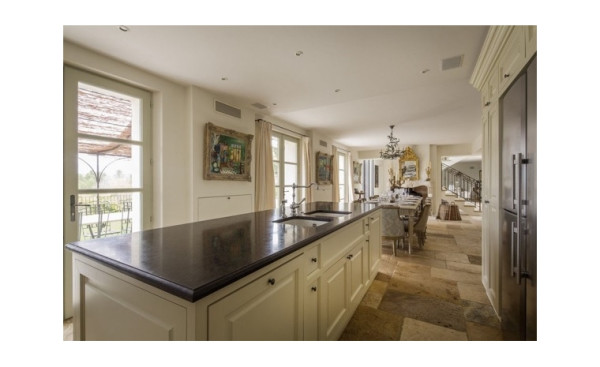 villa in Mougins : Rent wonderful 5 bedroom villa walking distance to Mougins Village - Photo 3