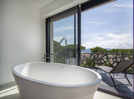 villa in Cannes : Rent this brand new renovated villa up to the hill in La Croix des Gardes - Photo 7