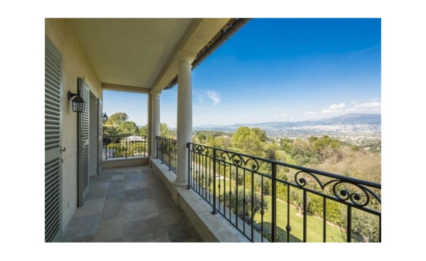 villa in Mougins : Rent wonderful 5 bedroom villa walking distance to Mougins Village - Photo 12