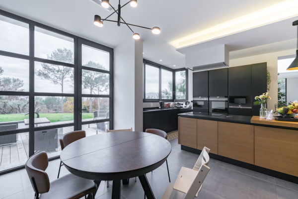 villa in Mougins : Rent this brand new villa located up to the hill in Mouans Sartoux with 5 bedrooms. - Photo 7