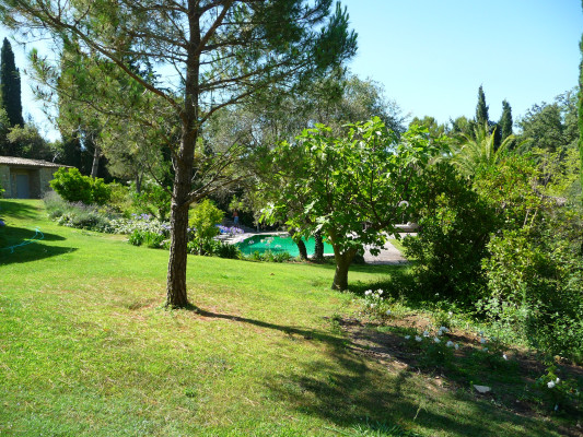 villa in Mougins : Rent this lovely Bastide in Mougins with 6 bedrooms and a tennis court. - Photo 15