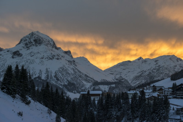 villa in Lech : Rent gorgeous 5-bedroom chalet in Lech - Photo 1