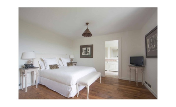 villa in Mougins : Rent wonderful 5 bedroom villa walking distance to Mougins Village - Photo 10