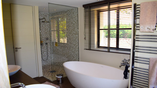 villa in St Tropez : Rent this beautiful newly renovated 7-bedrooms villa located in St Tropez - Photo 28
