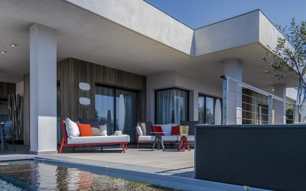 villa in  : Rent this contemporary villa with direct access to the beach, pétanque court, helipad. - Photo 8