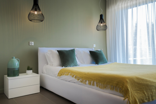 villa in  : Rent this contemporary villa with direct access to the beach, pétanque court, helipad. - Photo 17