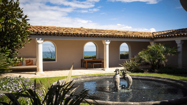 villa in St Tropez : Rent this gorgeous waterfront villa in a prestigious domain in St Tropez - Photo 39