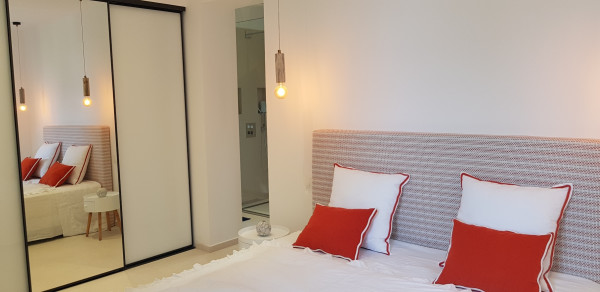 villa in St Tropez : Rent this modern 4 bedroom villa which offers a great Seaview - Photo 10
