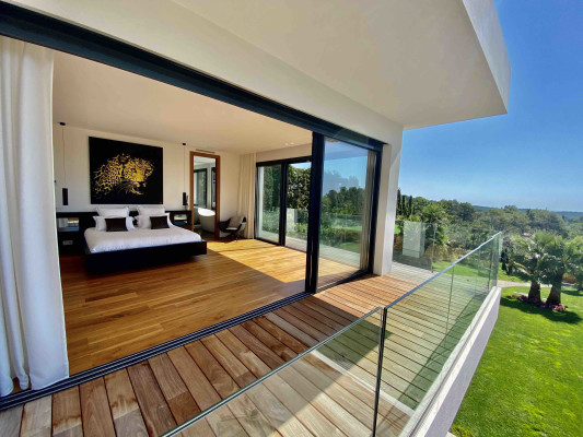 villa in Mougins : Rent stunning newly built 5 bedroom villa in an exclusive area of Mougins with easy access to Cannes - Photo 33