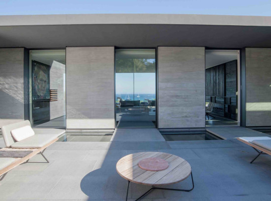 villa in St Tropez : Rent this modern villa located close to the famous Club 55, with a wonderful sea view which can accommodate 12 guests. - Photo 16
