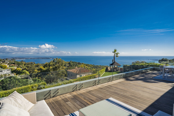 villa in Cannes : Rent this modern villa with a wonderful sea view located in a quiet area. - Photo 22