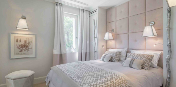 villa in St Tropez : Rent this 7 bedrooms luxurious villa located in L'escalet with a sea and hill view. - Photo 10