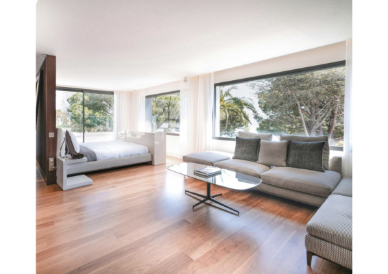 villa in Cannes : Rent Ultra Modern 7 bedroom villa overlooking the Islands off Cannes with easy access into the Croisette - Photo 24