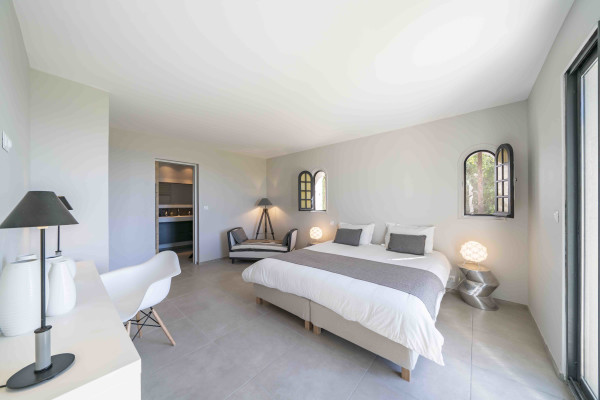 villa in Châteauneuf-Grasse : Rent this wonderful 5 bedroom house with a gorgeous hill and sea view - Photo 27