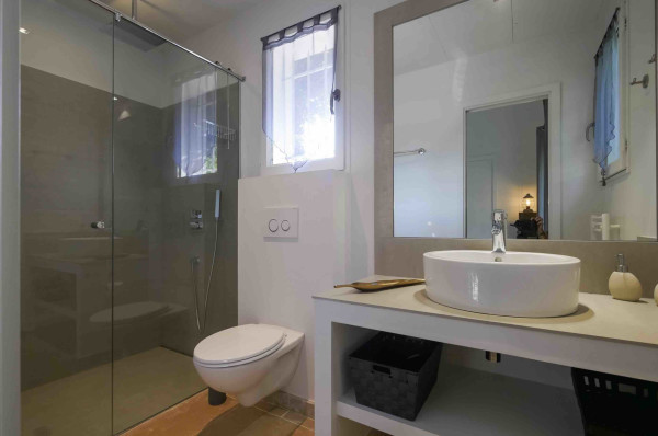 villa in St Tropez : Rent this charming villa with 4 bedrooms within walking distance to Tahiti Beach - Photo 17