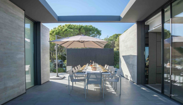 villa in St Tropez : Rent this modern villa located close to the famous Club 55, with a wonderful sea view which can accommodate 12 guests. - Photo 9
