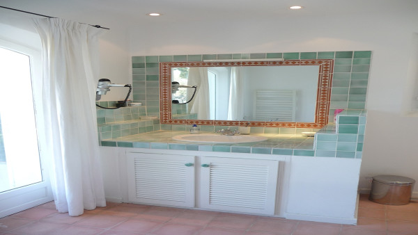villa in St Tropez : Rent this villa in St Anne area, walking distance to the village. - Photo 14
