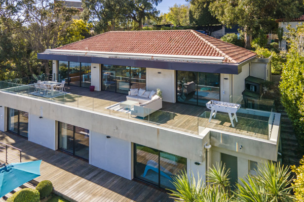 villa in Cannes : Rent this modern villa with a wonderful sea view located in a quiet area. - Photo 23
