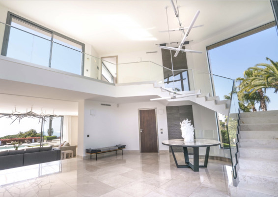 villa in Cannes : Rent Ultra Modern 7 bedroom villa overlooking the Islands off Cannes with easy access into the Croisette - Photo 46