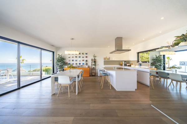 villa in Cannes : Rent this modern villa with a wonderful sea view located in a quiet area. - Photo 6