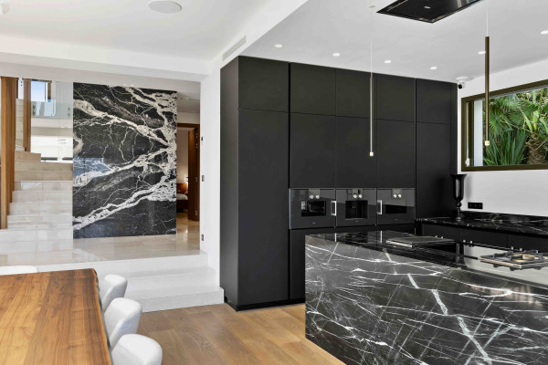 villa in Mougins : Rent stunning newly built 5 bedroom villa in an exclusive area of Mougins with easy access to Cannes - Photo 17