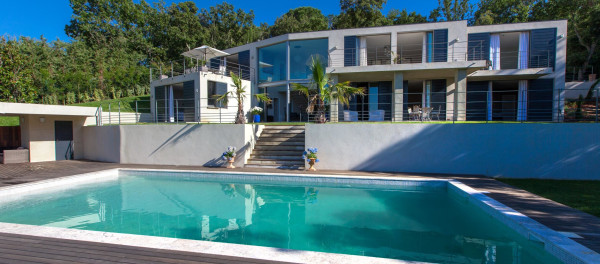villa in St Tropez : Rent a modern villa in L'Escalet area with 6 bedrooms. - Photo 0