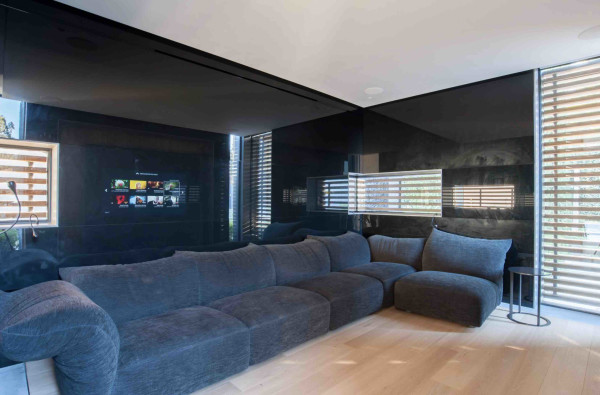 villa in St Tropez : Rent this modern villa located close to the famous Club 55, with a wonderful sea view which can accommodate 12 guests. - Photo 25