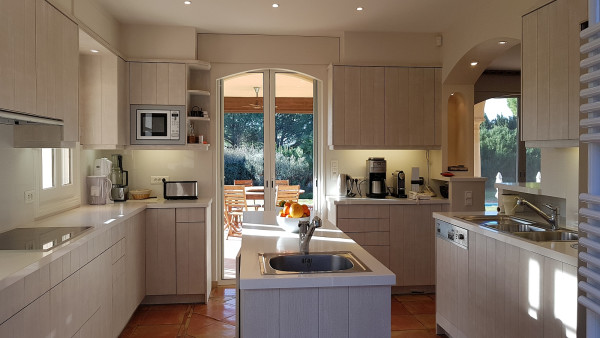 villa in St Tropez : Rent this 7 bedroom villa inside 'Les Parcs de St Tropez' - Photo 11