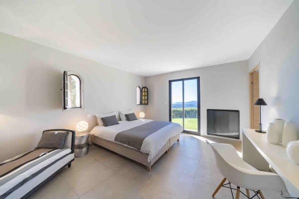 villa in Châteauneuf-Grasse : Rent this wonderful 5 bedroom house with a gorgeous hill and sea view - Photo 28