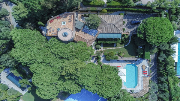 villa in St Tropez : Rent this beautiful 5 bedroom villa located within walking distance to the centre of St Tropez - Photo 31