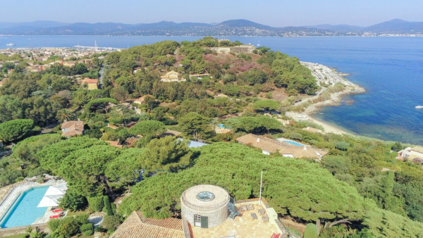 villa in St Tropez : Rent this beautiful 5 bedroom villa located within walking distance to the centre of St Tropez - Photo 8