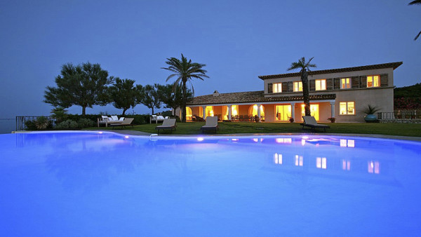 villa in St Tropez : Rent this gorgeous waterfront villa in a prestigious domain in St Tropez - Photo 37