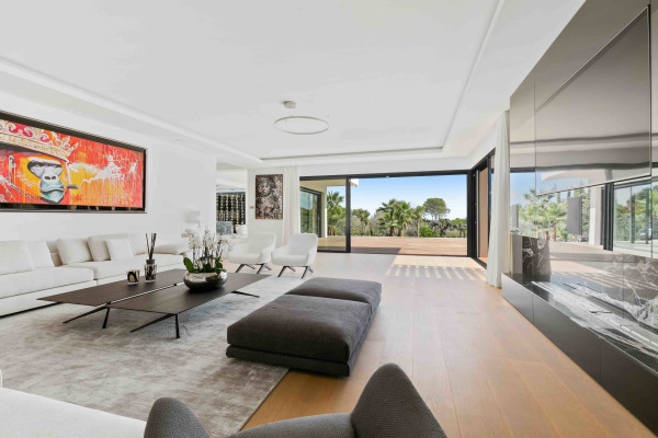 villa in Mougins : Rent stunning newly built 5 bedroom villa in an exclusive area of Mougins with easy access to Cannes - Photo 13