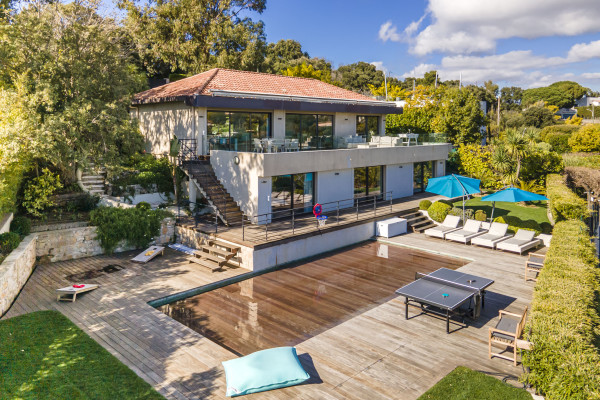 villa in Cannes : Rent this modern villa with a wonderful sea view located in a quiet area. - Photo 0
