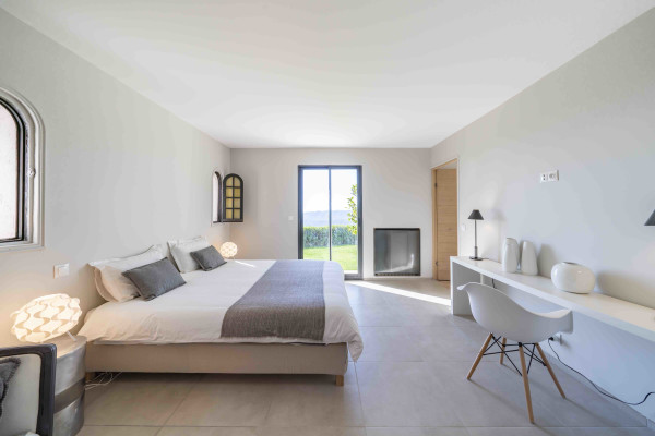villa in Châteauneuf-Grasse : Rent this wonderful 5 bedroom house with a gorgeous hill and sea view - Photo 26