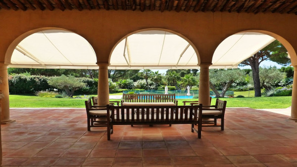 villa in St Tropez : Rent this 7 bedroom villa inside 'Les Parcs de St Tropez' - Photo 5