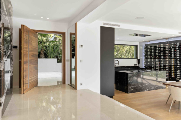 villa in Mougins : Rent stunning newly built 5 bedroom villa in an exclusive area of Mougins with easy access to Cannes - Photo 36