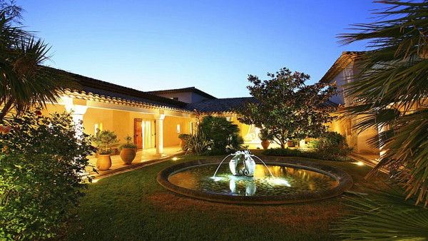 villa in St Tropez : Rent this gorgeous waterfront villa in a prestigious domain in St Tropez - Photo 41