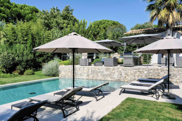villa in St Tropez : Rent this charming villa with 4 bedrooms within walking distance to Tahiti Beach - Photo 1