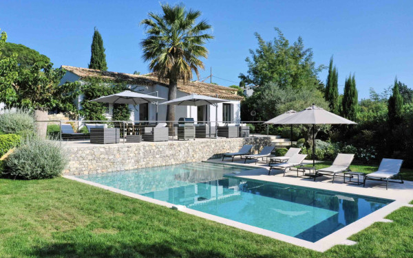 villa in St Tropez : Rent this charming villa with 4 bedrooms within walking distance to Tahiti Beach - Photo 0