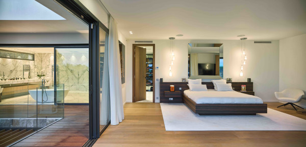 villa in Mougins : Rent stunning newly built 5 bedroom villa in an exclusive area of Mougins with easy access to Cannes - Photo 38