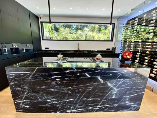 villa in Mougins : Rent stunning newly built 5 bedroom villa in an exclusive area of Mougins with easy access to Cannes - Photo 16