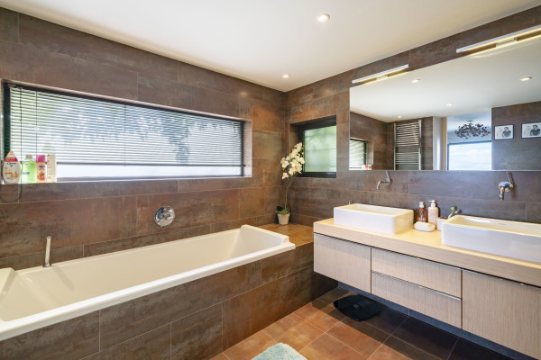 villa in Cannes : Rent this modern villa with a wonderful sea view located in a quiet area. - Photo 19