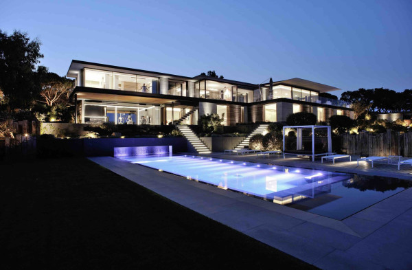 villa in St Tropez : Rent this modern villa located close to the famous Club 55, with a wonderful sea view which can accommodate 12 guests. - Photo 28