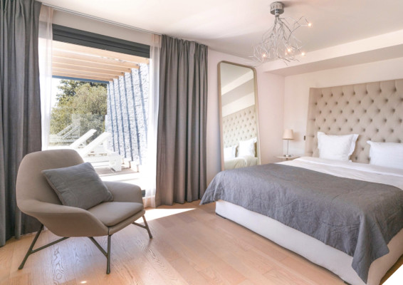 villa in Cannes : Rent Ultra Modern 7 bedroom villa overlooking the Islands off Cannes with easy access into the Croisette - Photo 26