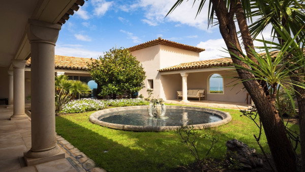villa in St Tropez : Rent this gorgeous waterfront villa in a prestigious domain in St Tropez - Photo 38