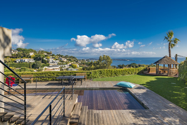villa in Cannes : Rent this modern villa with a wonderful sea view located in a quiet area. - Photo 34