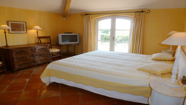 villa in St Tropez : Rent this 7 bedroom villa inside 'Les Parcs de St Tropez' - Photo 17